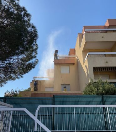 Nettoyage façade résidence au karcher par AcroTrad